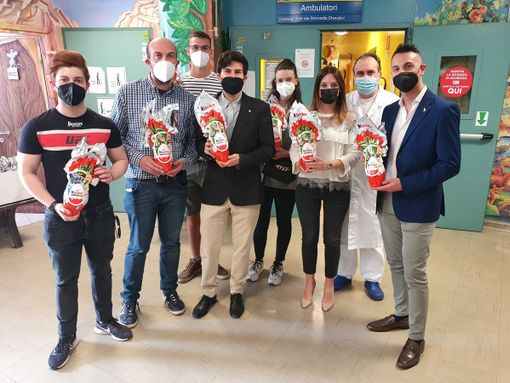 Dalla Lega Giovani Busto uova di cioccolato per i piccoli pazienti della pediatria