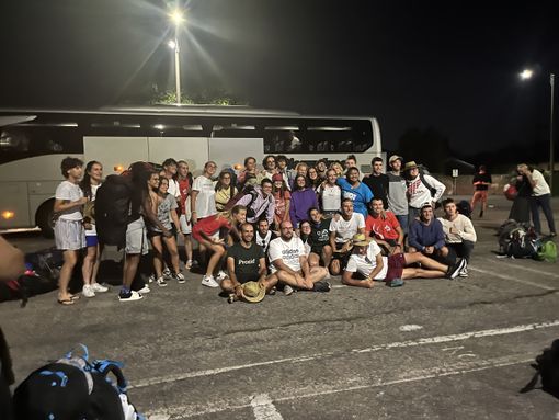 I ragazzi dei primi due pullman arrivati questa sera a Busto I ragazzi dei primi due pullman arrivati questa sera a Busto