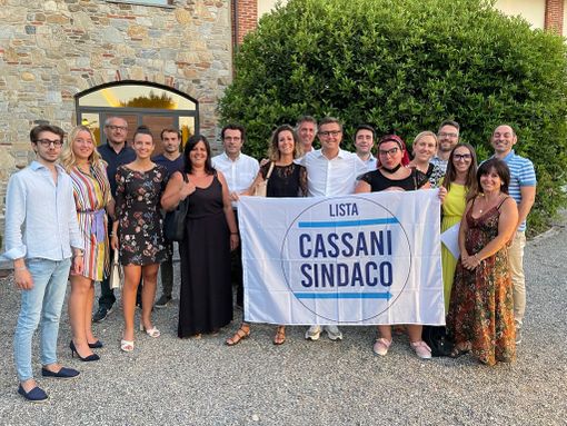 Una parte della lista civica con Andrea Cassani. Sotto, Chiara Allai