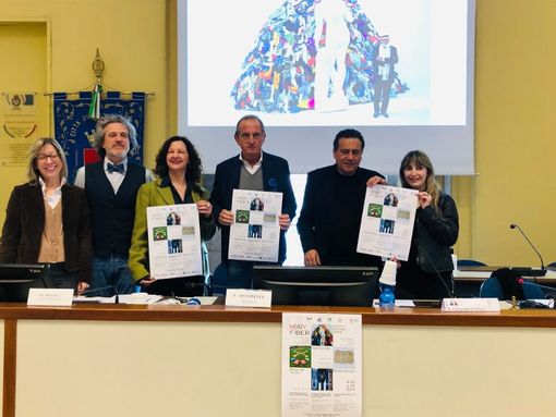 Nella foto sotto, la vicesindaco Maffioli con il maestro Pistoletto in occasione di un evento del Fuori Salone del Mobile Nella foto sotto, la vicesindaco Maffioli con il maestro Pistoletto in occasione di un evento del Fuori Salone del Mobile