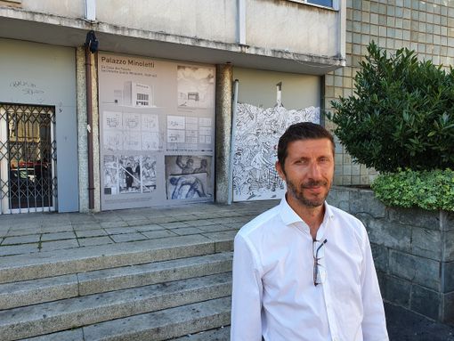 Massimo Gnocchi davanti a Palazzo Minoletti, che Obiettivo Comune immagina come una Casa dei Giovani e delle associazioni