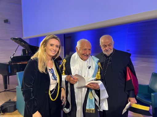 Università Iulm conferisce master ad honorem a Mogol. Assessore Caruso: «Ambasciatore della canzone italiana nel mondo» Università Iulm conferisce master ad honorem a Mogol. Assessore Caruso: «Ambasciatore della canzone italiana nel mondo»