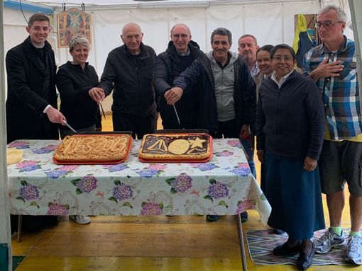 Monsignor Agnesi celebra la Santa Messa per festeggiare i 60 anni del campeggio Stella del Nord