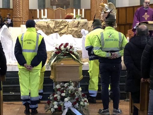 VIDEO E FOTO. «Nicoletta, hai il cuore di un angelo e lo spirito di una guerriera. Un esempio che non cancelleremo mai» VIDEO E FOTO. «Nicoletta, hai il cuore di un angelo e lo spirito di una guerriera. Un esempio che non cancelleremo mai»