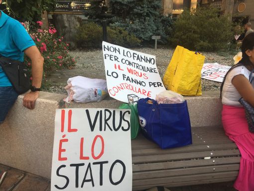 Microfono aperto e corteo: a Busto i No Green pass non mollano