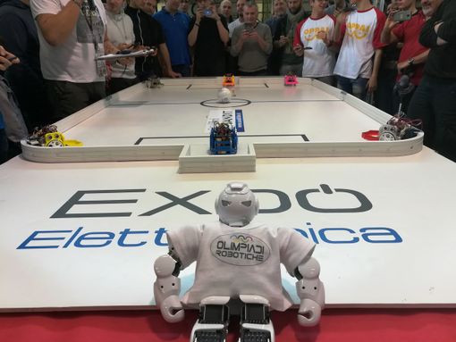 Nelle foto: olimpiadi robotiche e cucito creativo Nelle foto: olimpiadi robotiche e cucito creativo