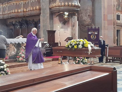 Busto ha salutato Adelina Loyonnet. Che ha unito persone e generazioni