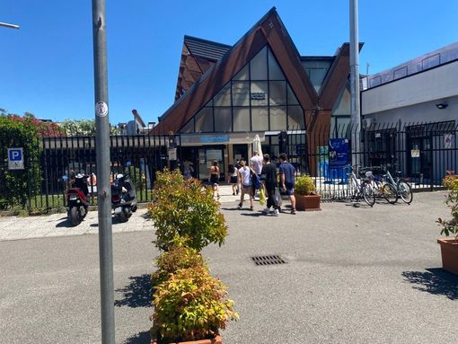 Busto, è assalto in piscina: «Non ne potevamo più di stare chiusi in casa»