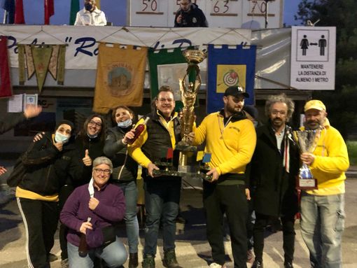 Gallarate, il Palio della Rama di Pomm si tinge di giallo. Vincono i Privilegiaà dal Campanin