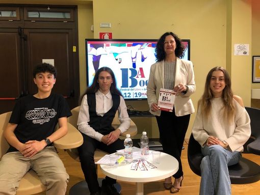 VIDEO E FOTO. Libri, social e giovani: il segreto del successo della booktoker Carolina