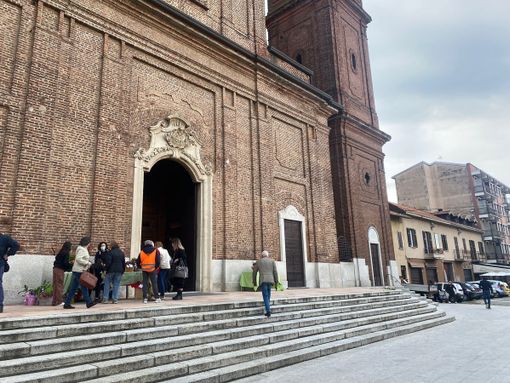 Tragedia di Samarate, don Nicola a messa: «Vi chiedo di custodire una preghiera»