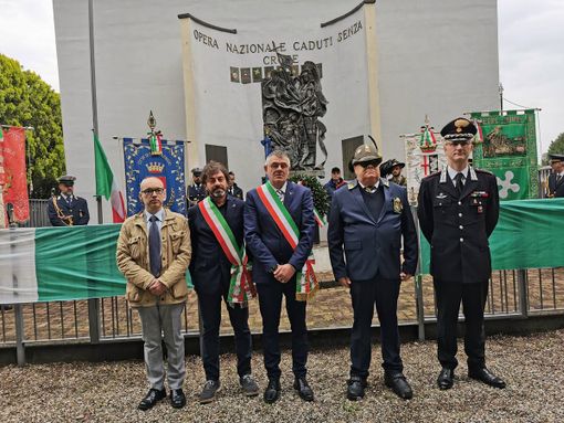 Monumento ai Caduti senza croce, l'omaggio nel ventesimo a Samarate