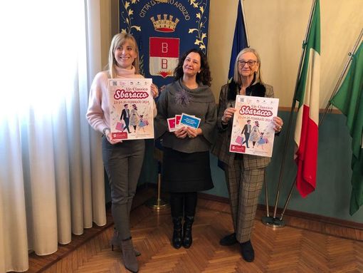 VIDEO. Busto come Londra: “Suonami” porta sei pianoforti in giro per la città VIDEO. Busto come Londra: “Suonami” porta sei pianoforti in giro per la città