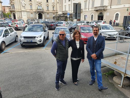 La conferenza stampa in piazza Garibaldi