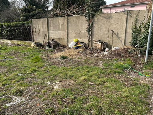 FOTONOTIZIA. Sporcizia a Busto: gli incivili colpiscono anche via Correggio FOTONOTIZIA. Sporcizia a Busto: gli incivili colpiscono anche via Correggio