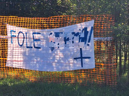 Busto, striscione contro il futuro vicesindaco Folegani Busto, striscione contro il futuro vicesindaco Folegani