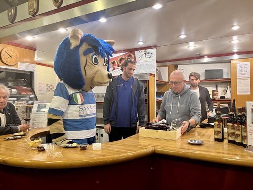 La prima premiazione al Bar Franco con Del Favero: ora tappa finale