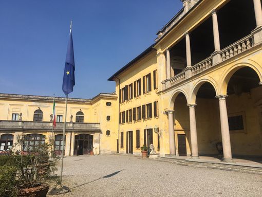 Il municipio di Castano Primo Il municipio di Castano Primo