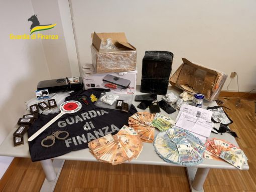 Malpensa, piccoli narcotrafficanti crescono. Giovane importatore di hashish scoperto dalla Finanza e arrestato. "Piazzava" la droga sui social Malpensa, piccoli narcotrafficanti crescono. Giovane importatore di hashish scoperto dalla Finanza e arrestato. "Piazzava" la droga sui social