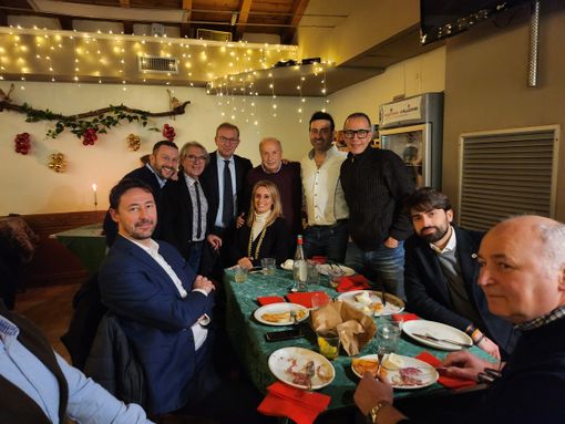 Il circolo del Piambello di Fratelli d'Italia si scambia gli auguri di Natale con i big locali del partito Il circolo del Piambello di Fratelli d'Italia si scambia gli auguri di Natale con i big locali del partito
