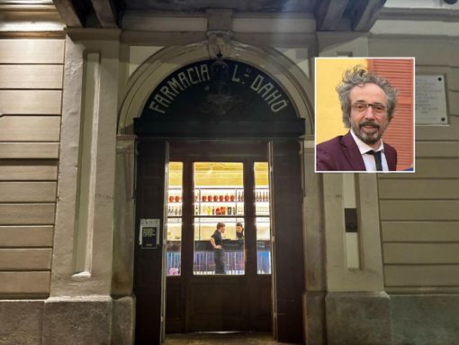L'ingresso della storica farmacia Dahò, oggi pizzeria straFICO