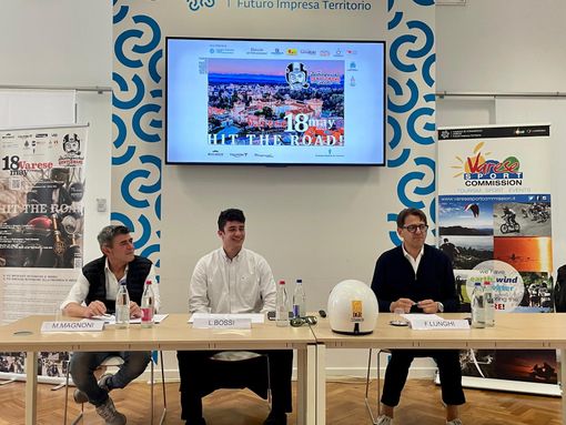 Leonardo Bossi, a capo dell'organizzazione, al centro, con Massimo Magnoni alla sua destra e Fabio Lunghi alla sua sinistra