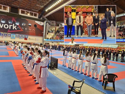 La presentazione degli atleti U21, nel riquadro Davide Benetello, con il vicesindaco Folegani, comunica il ritorno a Busto nel 2026