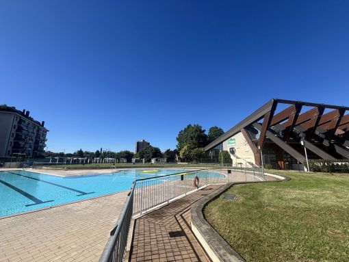 La piscina estiva lo scorso giugno
