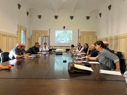 Piscina di Moriggia, scontro in Commissione tra toni accesi e accuse ma la Giunta tira dritto: «Serve partire»