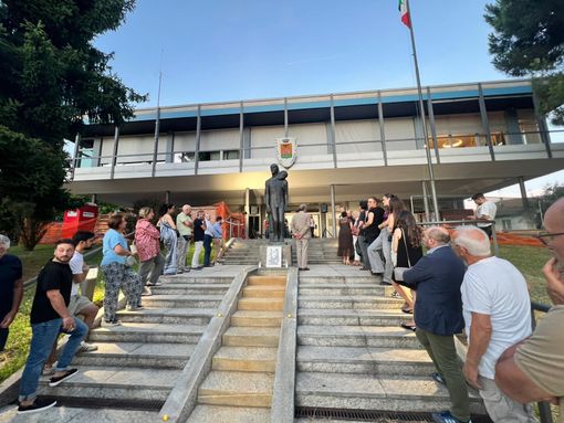 Cardano al Campo, in tantissimi per ricordare Laura Prati: «Il suo esempio cammina ancora con noi» Cardano al Campo, in tantissimi per ricordare Laura Prati: «Il suo esempio cammina ancora con noi»