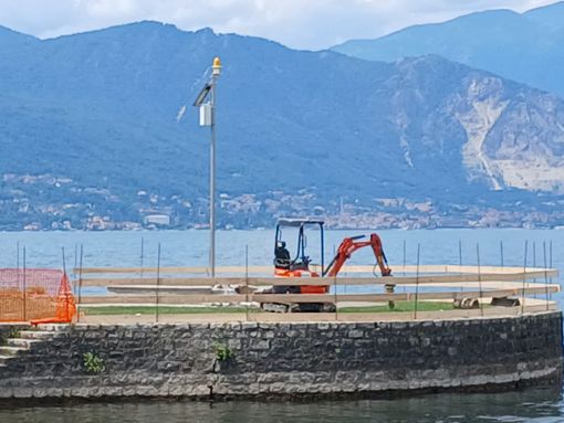 Lavori in corso sul lungolago di Cerro Lavori in corso sul lungolago di Cerro