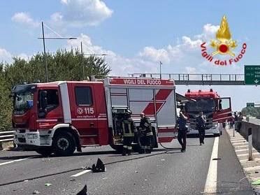 Le immagini dell'incidente sulla A21 dove è precipitato l'ultraleggero Le immagini dell'incidente sulla A21 dove è precipitato l'ultraleggero
