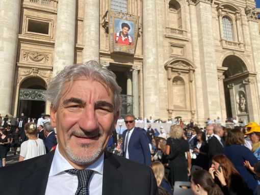 Raffaele Cattaneo in piazza San Pietro per la cerimonia di canonizzazione