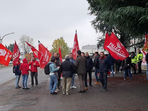 Il sindaco con i lavoratori al presidio dello scorso 17 novembre