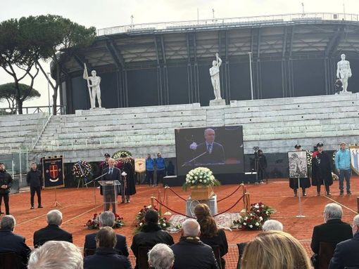 Addio a Nicola Pietrangeli, a Roma l'ultimo saluto alla leggenda del tennis sulle note di My Way