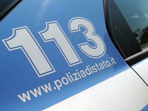 Milano, colpito con venti coltellate alla schiena per strada: grave un 55enne