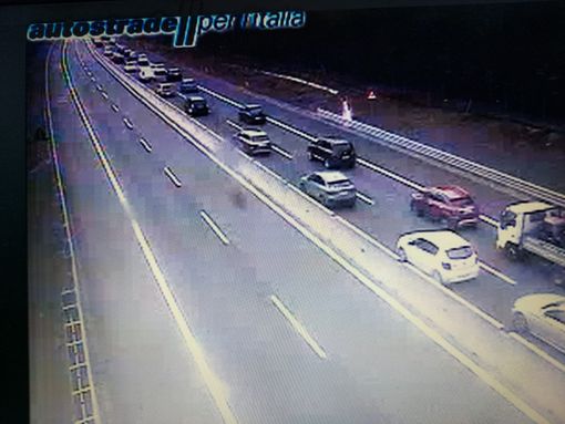 Tragico incidente sull'autostrada a Vergiate: due anziani perdono la vita dopo essersi ribaltati con l'auto