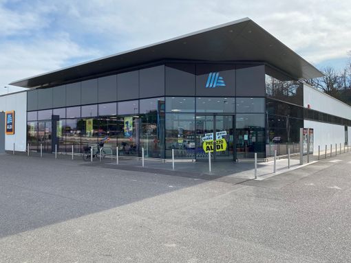 Aldi apre punto vendita a Tradate: giovedì il taglio del nastro. 16 nuove assunzioni Aldi apre punto vendita a Tradate: giovedì il taglio del nastro. 16 nuove assunzioni