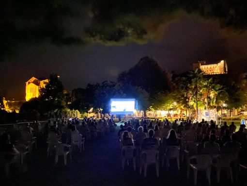 Il lungolago di Angera pronto a trasformarsi in una passerella per una sfilata di moda