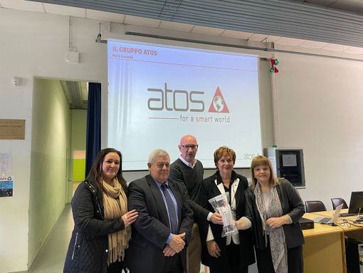 Atos e l’Istituto “Carlo Alberto Dalla Chiesa” di Sesto Calende insieme con l’iniziativa “for a SMART world”: 1.750 borracce distribuite a studenti e personale Atos e l’Istituto “Carlo Alberto Dalla Chiesa” di Sesto Calende insieme con l’iniziativa “for a SMART world”: 1.750 borracce distribuite a studenti e personale