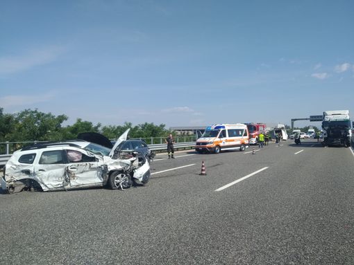 Carambola in A9 tra Saronno e Turate: cinque feriti e un furgone ribaltato