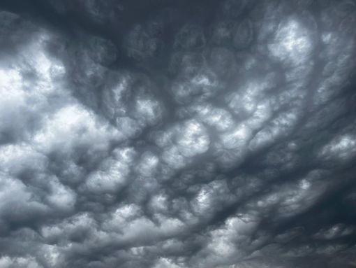 Temporali forti nel Varesotto, la Protezione civile alza l'allerta ad arancione: «Possibili grandinate di grosse dimensioni»