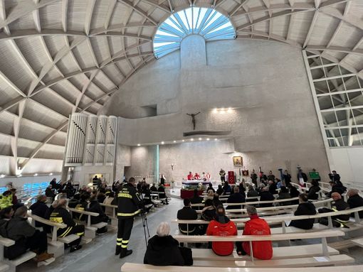 I vigili del fuoco celebrano Santa Barbara: «Aiutate il prossimo mettendoci il cuore». Il saluto del comandante Albanese: «Non dimenticherò mai Varese e la sua gente»