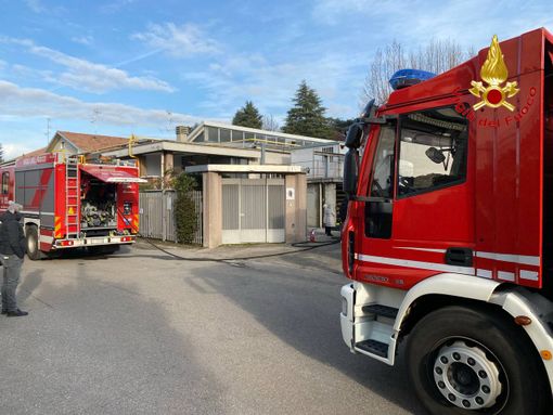Fiamme in una ditta tessile di Olgiate Olona: vigili del fuoco in azione, soccorse sette persone Fiamme in una ditta tessile di Olgiate Olona: vigili del fuoco in azione, soccorse sette persone