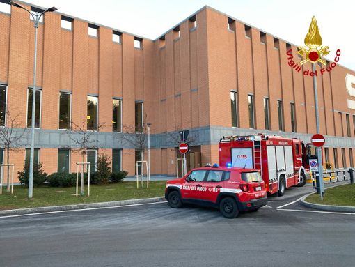 Varese, principio di incendio all'Esselunga di viale Europa: intervengono i vigili del fuoco