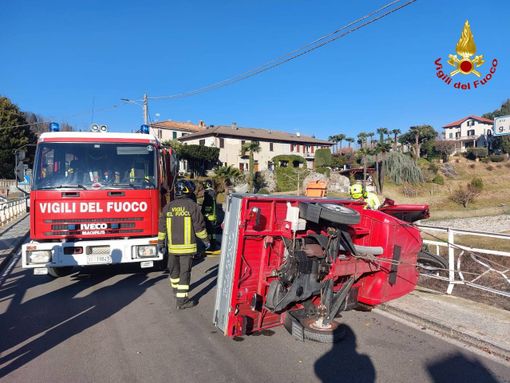 FOTO. Ape si ribalta lungo la Provinciale 69 a Castelveccana: in volo l'elisoccorso