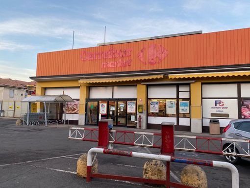 Il punto vendita Fg di viale Belforte senza più le insegne Carrefour Il punto vendita Fg di viale Belforte senza più le insegne Carrefour