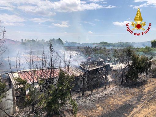 FOTO. In fiamme a Gerenzano campi agricoli e alcuni manufatti di un'azienda: morti nel rogo sei animali