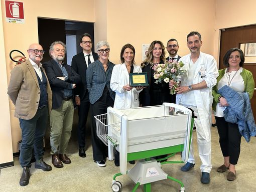 FOTO. Donate otto culle alla Pediatria di Busto FOTO. Donate otto culle alla Pediatria di Busto