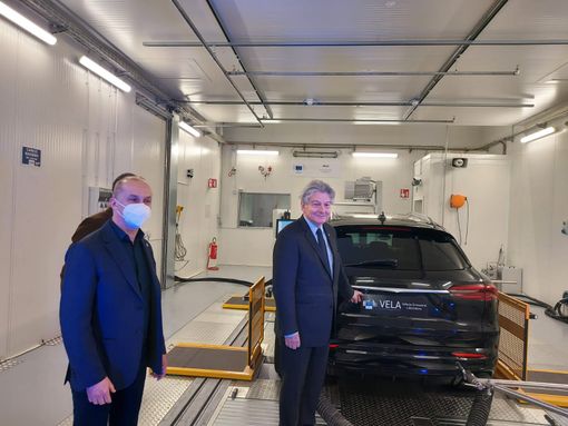 VIDEO E FOTO. Al Jrc di Ispra il laboratorio che testa le auto del futuro, che non inquinano